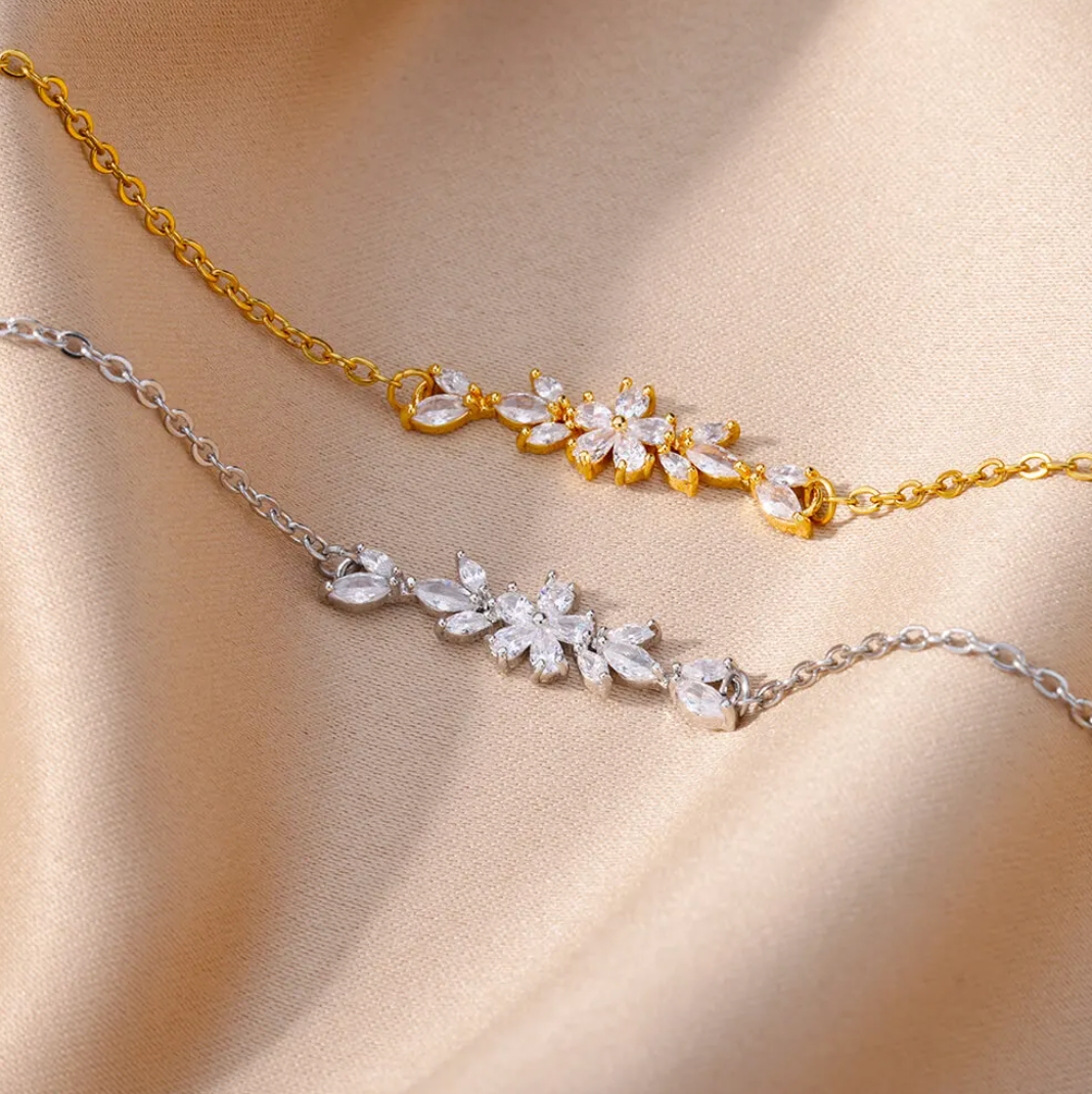 Love flower bracelet with zirconia and 18K Gold plating